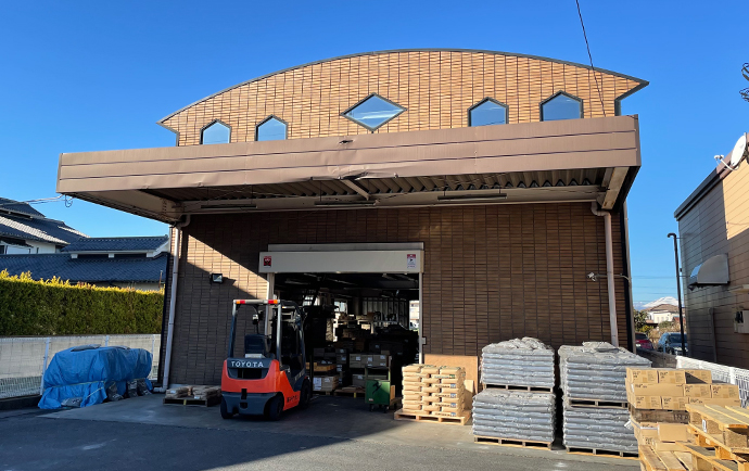 キタ・カン 倉庫